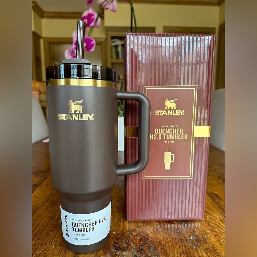 🤎 NWT Stanley chocolate & gold 40oz quencher H2.0 tumbler